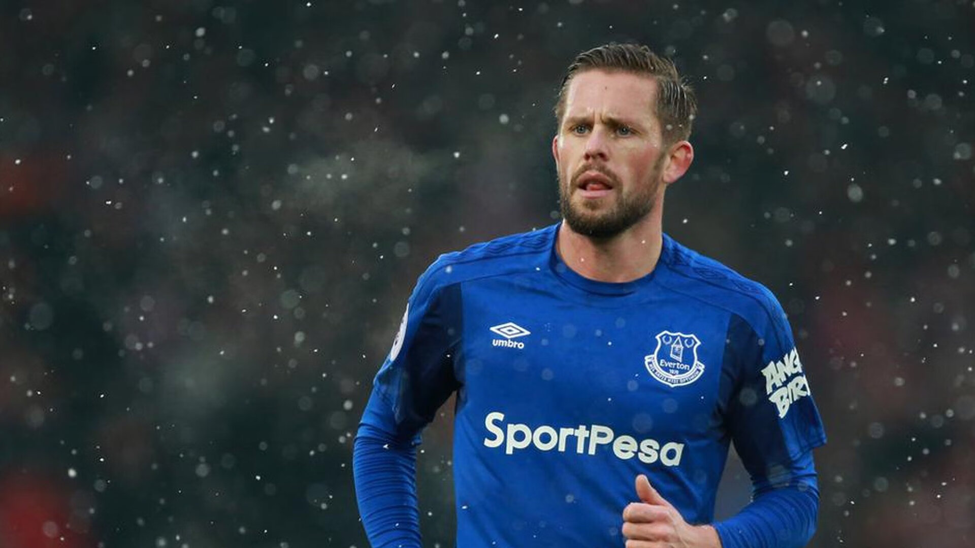 C罗表达对球迷支持的真诚感谢,c罗对球迷温馨场景